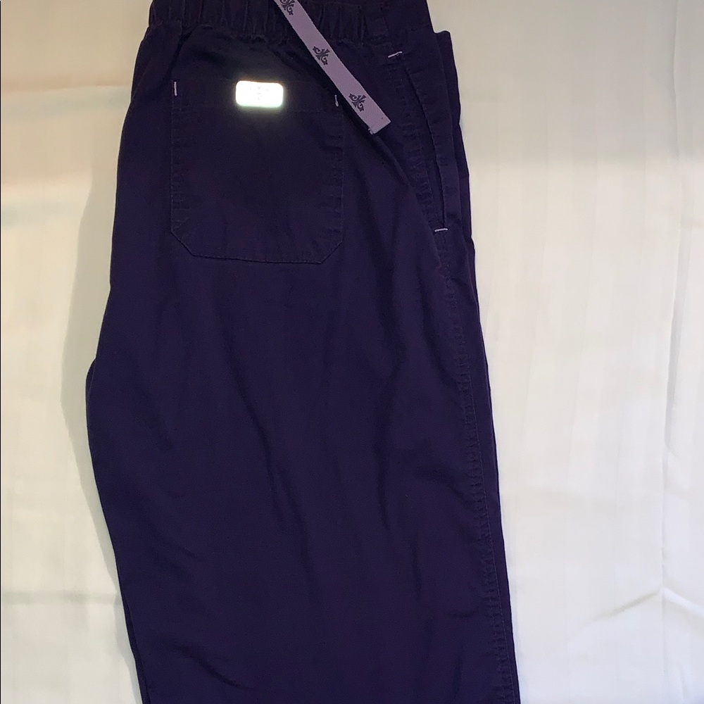 Scrub pants med couture and urbane